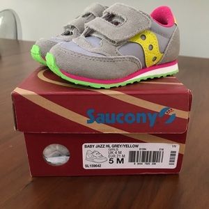 NIB Saucony tennis shoes.
